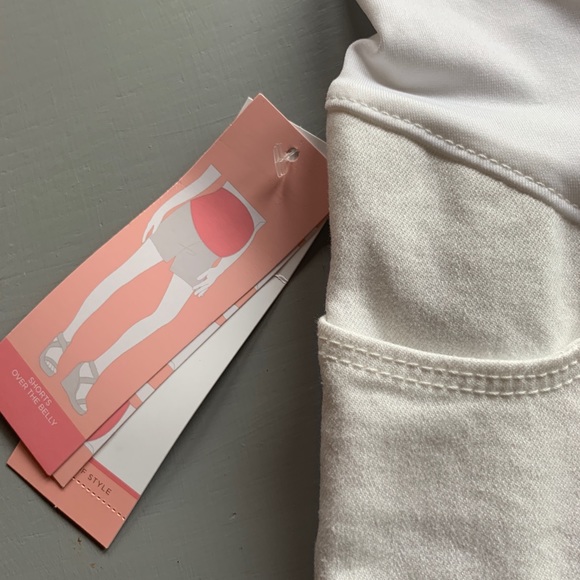 NWT Liz Lange Maternity White Jean Shorts Sz XS - Picture 3 of 6